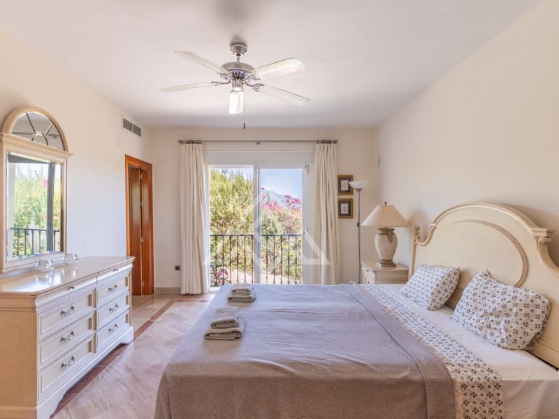 5 quarto Moradia para venda em Benahavis com piscina garagem - 4 499 000 € (Ref: 9799159)