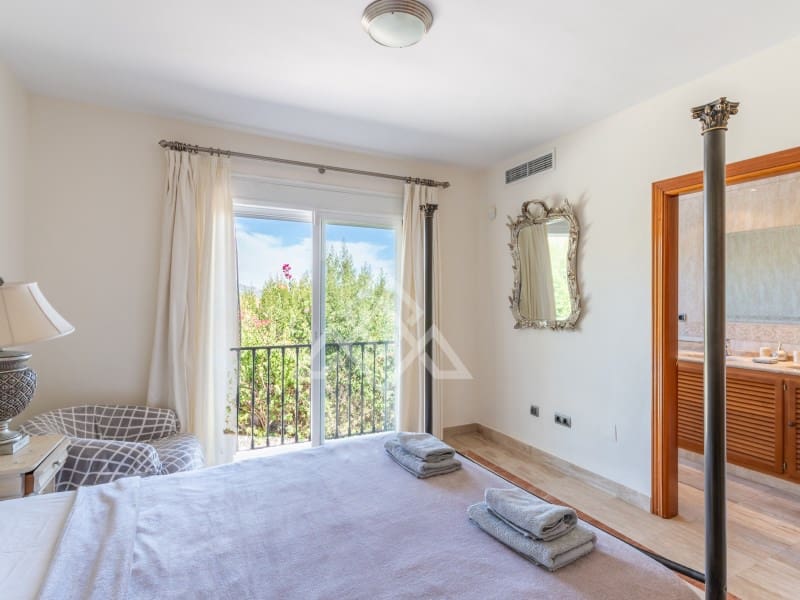 5 quarto Moradia para venda em Benahavis com piscina garagem - 4 499 000 € (Ref: 9799159)