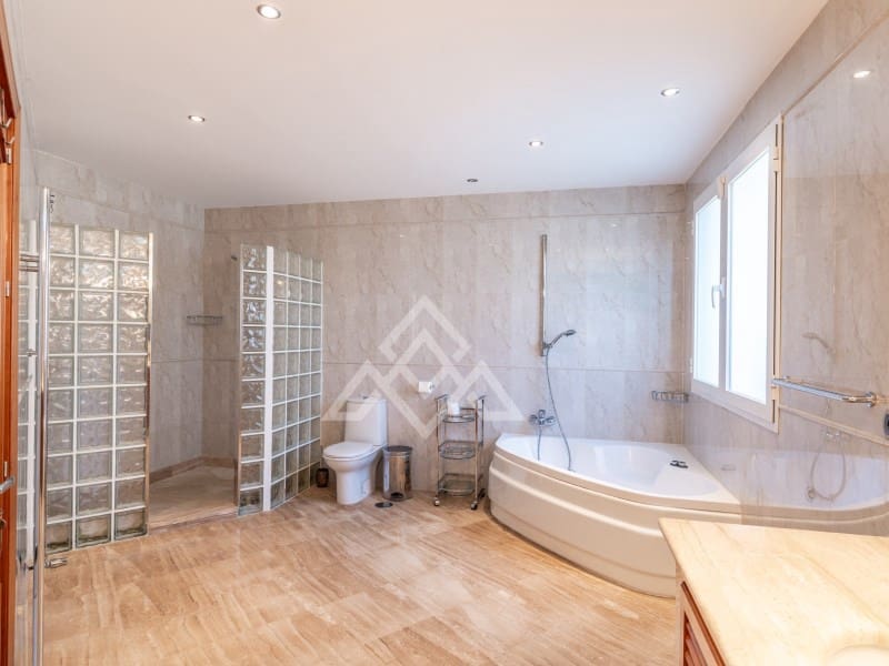 5 quarto Moradia para venda em Benahavis com piscina garagem - 4 499 000 € (Ref: 9799159)