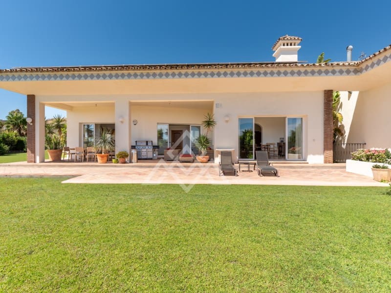 5 quarto Moradia para venda em Benahavis com piscina garagem - 4 499 000 € (Ref: 9799159)