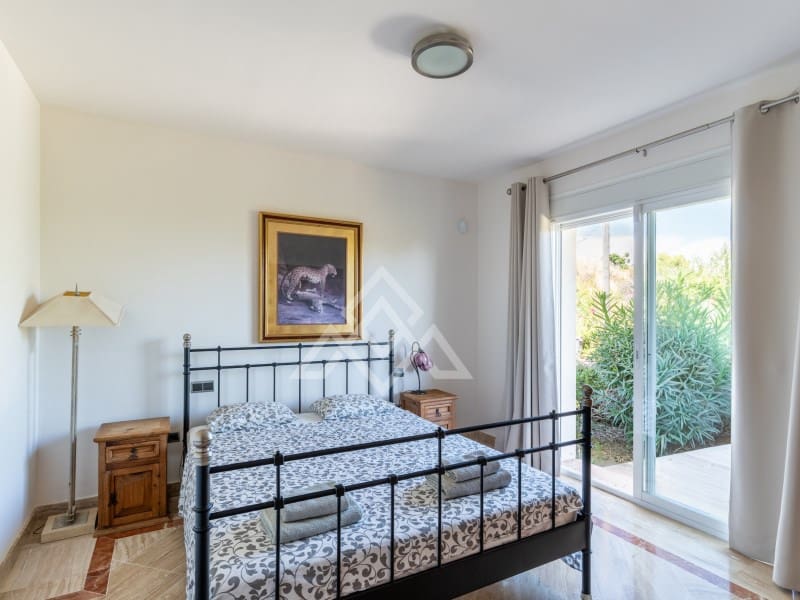 5 quarto Moradia para venda em Benahavis com piscina garagem - 4 499 000 € (Ref: 9799159)