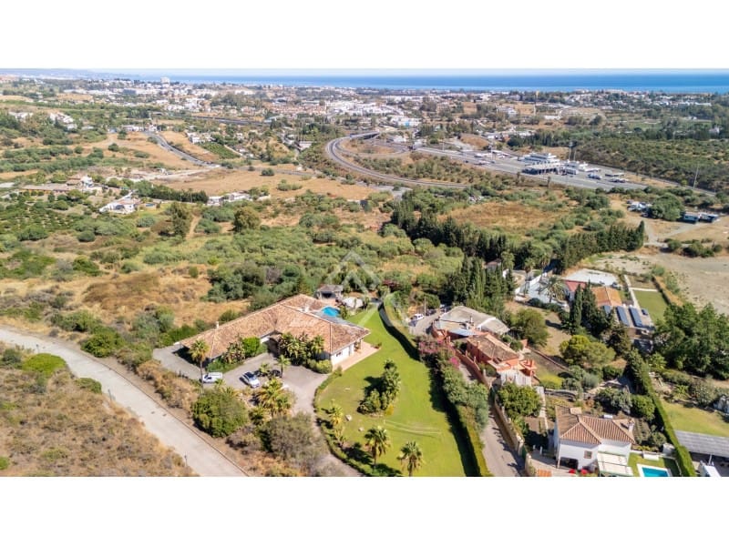 5 quarto Moradia para venda em Benahavis com piscina garagem - 4 499 000 € (Ref: 9799159)