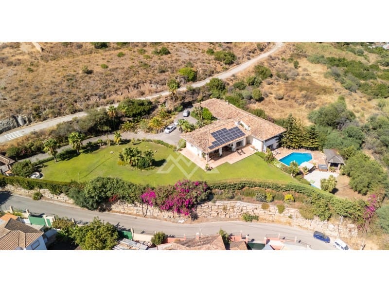 5 quarto Moradia para venda em Benahavis com piscina garagem - 4 499 000 € (Ref: 9799159)