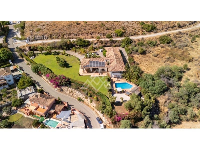 5 quarto Moradia para venda em Benahavis com piscina garagem - 4 499 000 € (Ref: 9799159)