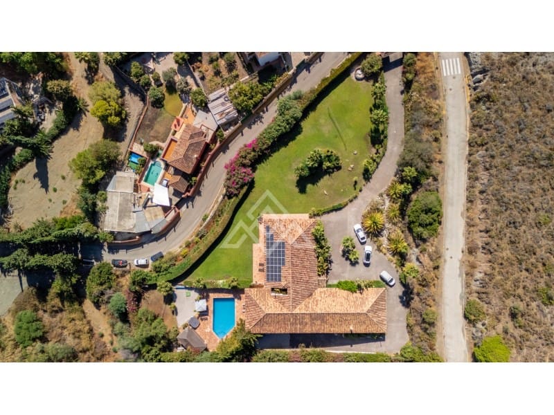 5 quarto Moradia para venda em Benahavis com piscina garagem - 4 499 000 € (Ref: 9799159)