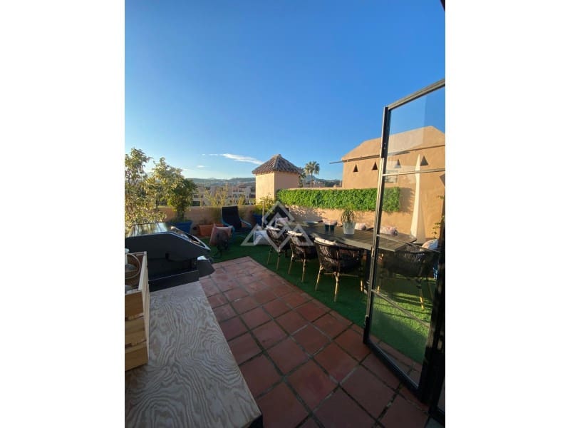 3 makuuhuone Kattohuoneisto myytävänä paikassa New Golden Mile mukana uima-altaan 
autotalli - 835 000 € (Ref: 9804237)