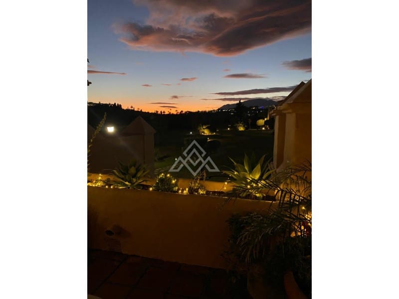 3 makuuhuone Kattohuoneisto myytävänä paikassa New Golden Mile mukana uima-altaan 
autotalli - 835 000 € (Ref: 9804237)