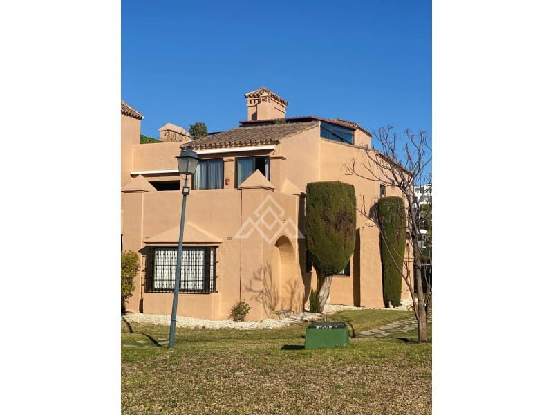 3 makuuhuone Kattohuoneisto myytävänä paikassa New Golden Mile mukana uima-altaan 
autotalli - 835 000 € (Ref: 9804237)