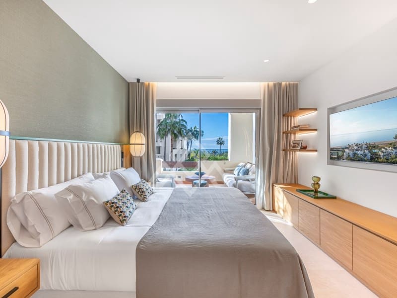 3 soveværelse Lejlighed til salg i El Paraiso med swimmingpool - € 1.895.000 (Ref: 9804239)