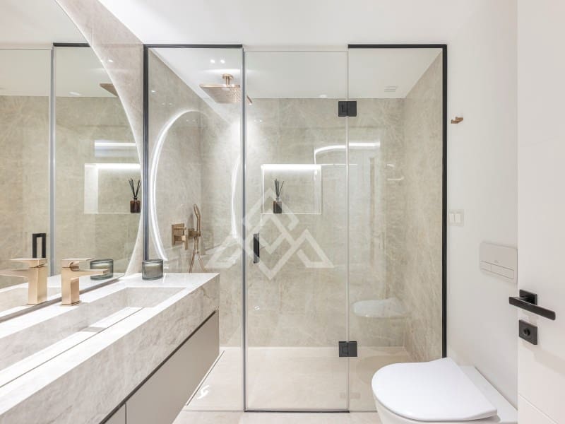 3 soveværelse Lejlighed til salg i El Paraiso med swimmingpool - € 1.895.000 (Ref: 9804239)