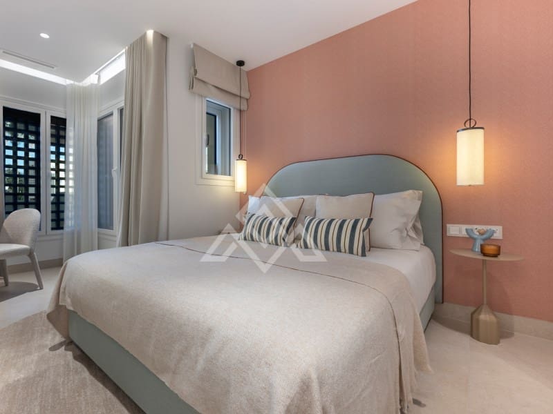 3 soveværelse Lejlighed til salg i El Paraiso med swimmingpool - € 1.895.000 (Ref: 9804239)