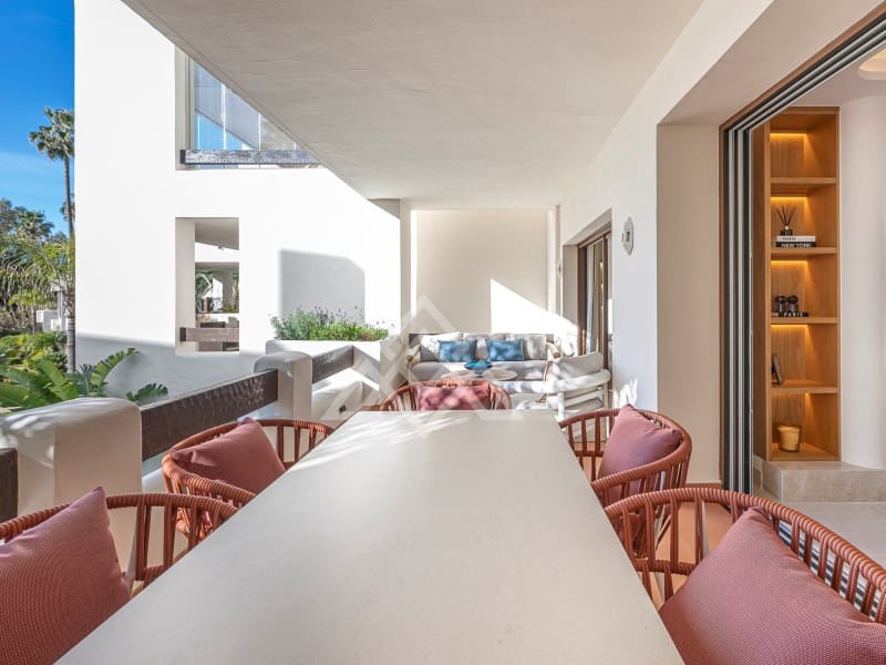 3 soveværelse Lejlighed til salg i El Paraiso med swimmingpool - € 1.895.000 (Ref: 9804239)