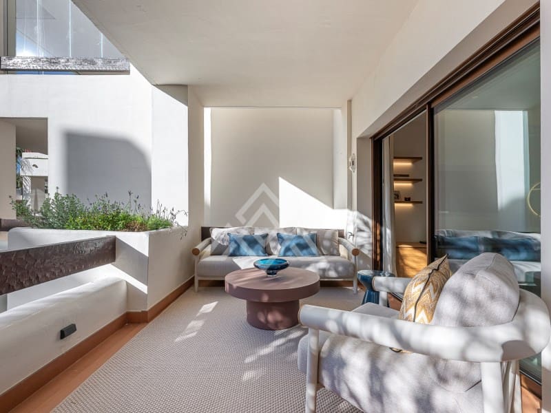 3 soveværelse Lejlighed til salg i El Paraiso med swimmingpool - € 1.895.000 (Ref: 9804239)