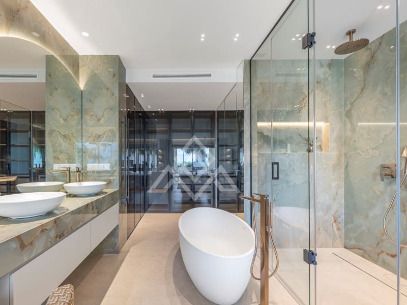 3 soveværelse Lejlighed til salg i El Paraiso med swimmingpool - € 1.895.000 (Ref: 9804239)