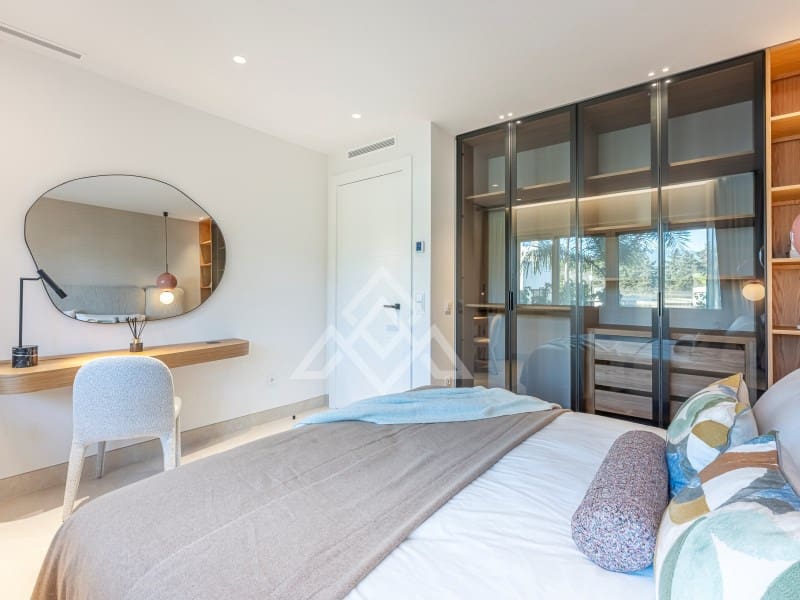 3 soveværelse Lejlighed til salg i El Paraiso med swimmingpool - € 1.895.000 (Ref: 9804239)