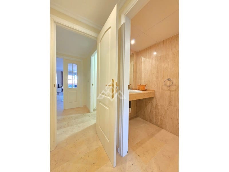 3 bedroom Apartment for sale in Marbella with pool garage - € 595,000 (Ref: 9808189)