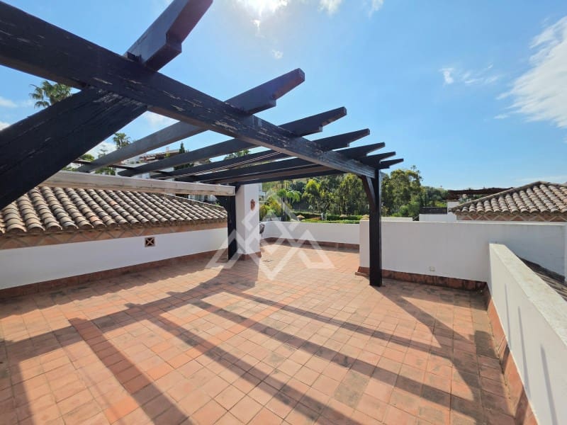 3 sovrum Takvåning till salu i Benahavis med pool garage - 535 000 € (Ref: 9822813)