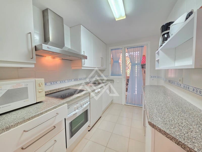 3 sovrum Takvåning till salu i Benahavis med pool garage - 535 000 € (Ref: 9822813)