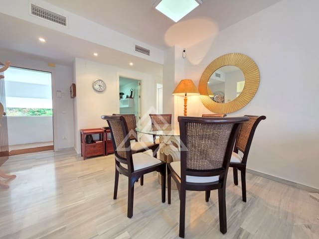 3 sypialnia Penthouse na sprzedaż w Los Arqueros - Puerto del Almendro, Benahavís z basenem garażem - 535 000 € (Ref: 9822813)