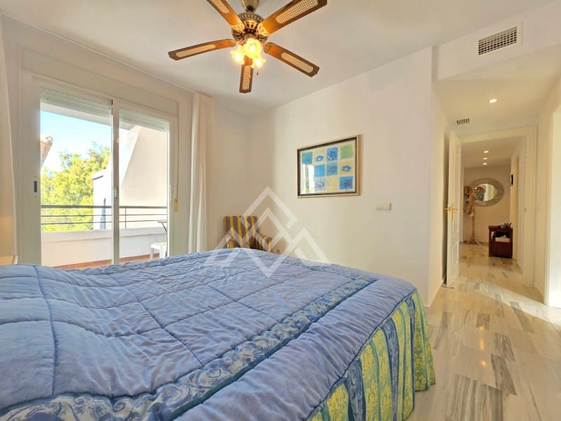 3 sovrum Takvåning till salu i Benahavis med pool garage - 535 000 € (Ref: 9822813)