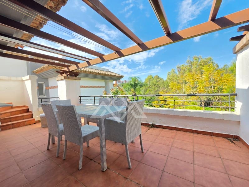 3 sovrum Takvåning till salu i Benahavis med pool garage - 535 000 € (Ref: 9822813)