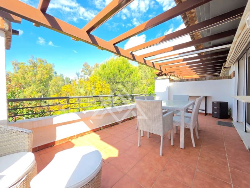 3 sovrum Takvåning till salu i Benahavis med pool garage - 535 000 € (Ref: 9822813)