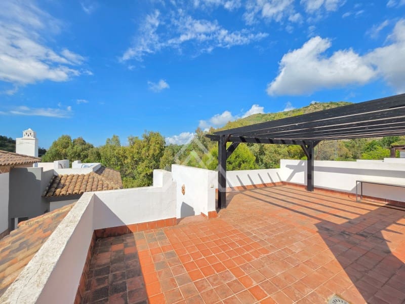 3 sovrum Takvåning till salu i Benahavis med pool garage - 535 000 € (Ref: 9822813)