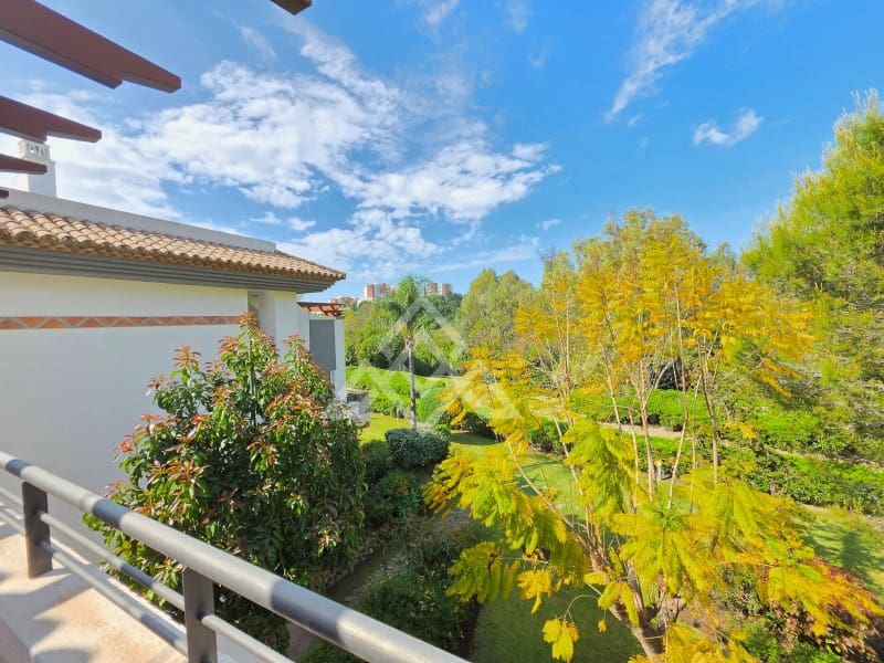 3 sovrum Takvåning till salu i Benahavis med pool garage - 535 000 € (Ref: 9822813)