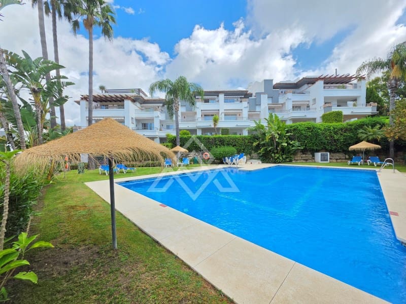 3 sovrum Takvåning till salu i Benahavis med pool garage - 535 000 € (Ref: 9822813)