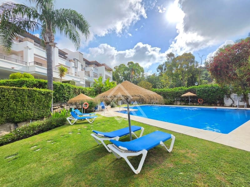 3 sovrum Takvåning till salu i Benahavis med pool garage - 535 000 € (Ref: 9822813)