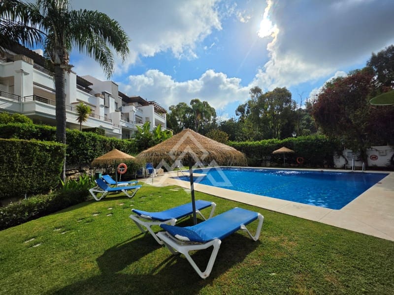 3 sovrum Takvåning till salu i Benahavis med pool garage - 535 000 € (Ref: 9822813)