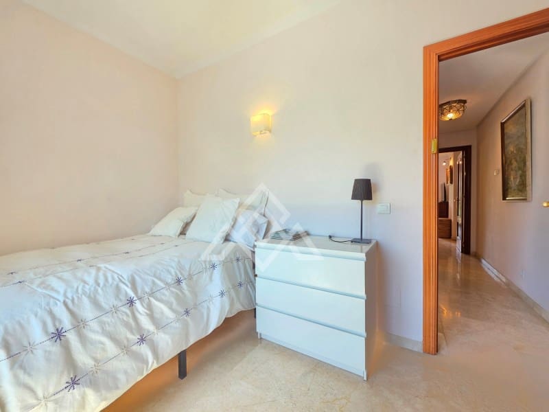 3 soveværelse Penthouse til salg i La Duquesa / Puerto de la Duquesa med garage - € 335.000 (Ref: 9825051)