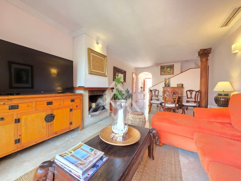 3 soveværelse Penthouse til salg i La Duquesa / Puerto de la Duquesa med garage - € 335.000 (Ref: 9825051)