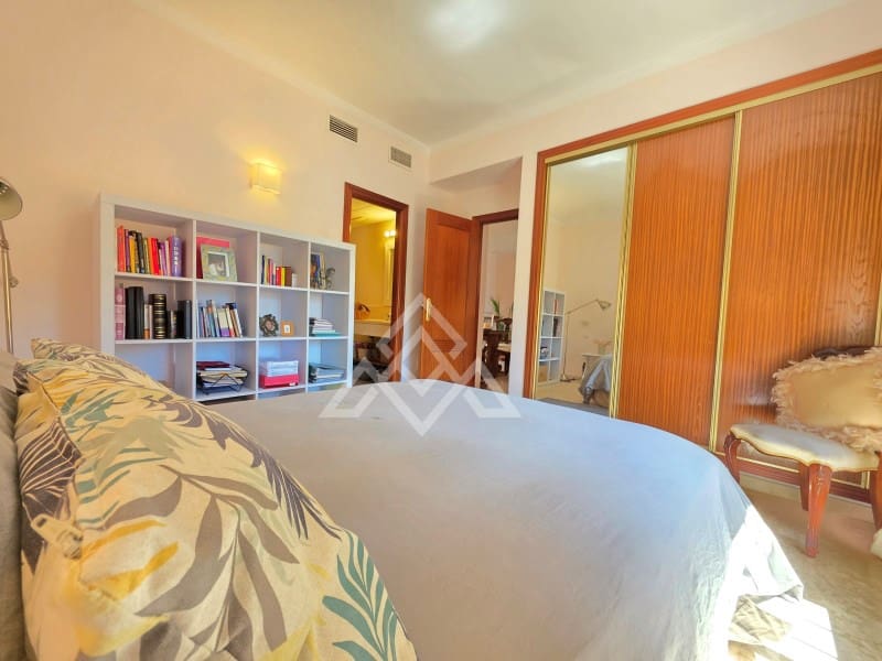3 soveværelse Penthouse til salg i La Duquesa / Puerto de la Duquesa med garage - € 335.000 (Ref: 9825051)