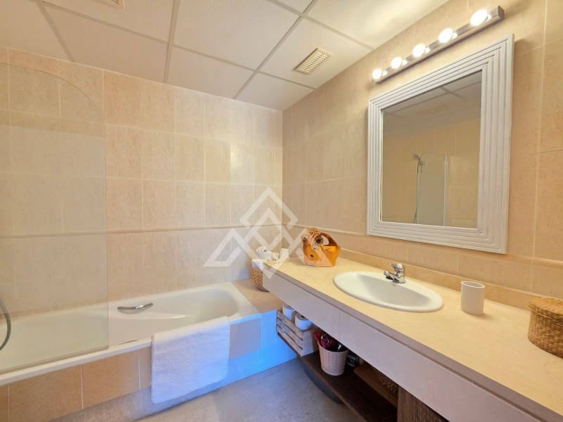 3 soveværelse Penthouse til salg i La Duquesa / Puerto de la Duquesa med garage - € 335.000 (Ref: 9825051)