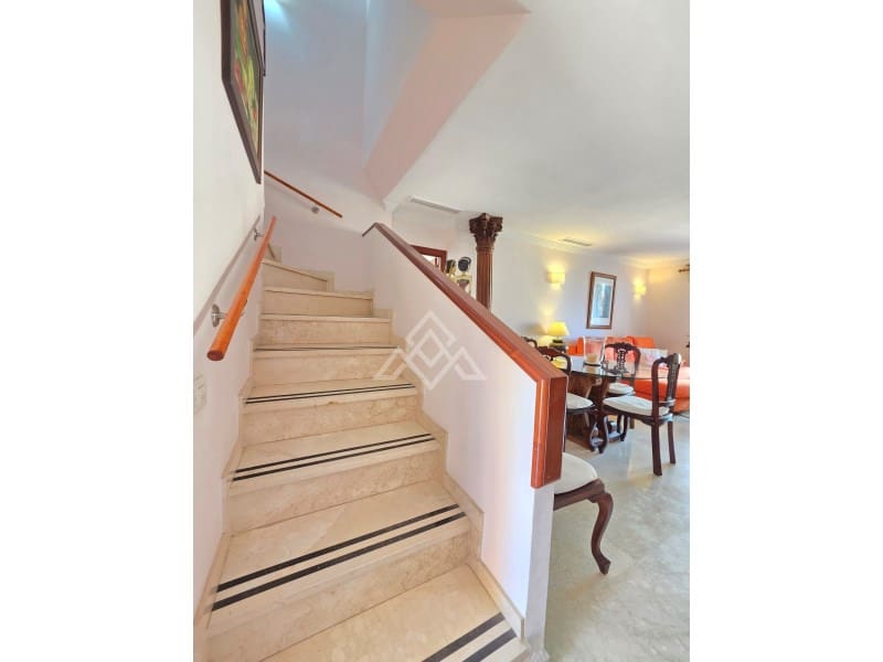 3 soveværelse Penthouse til salg i La Duquesa / Puerto de la Duquesa med garage - € 335.000 (Ref: 9825051)