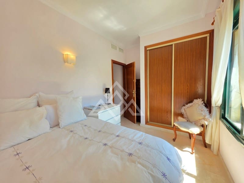 3 soveværelse Penthouse til salg i La Duquesa / Puerto de la Duquesa med garage - € 335.000 (Ref: 9825051)