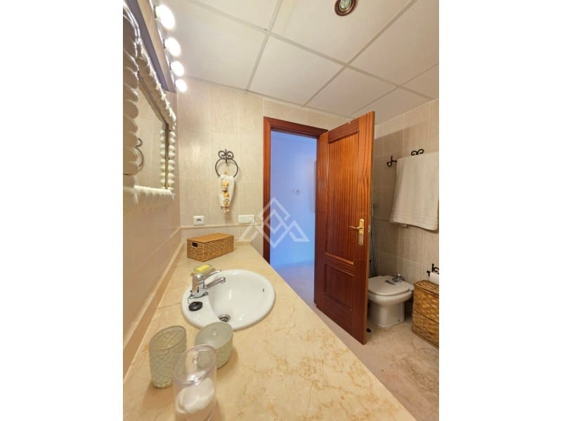 3 soveværelse Penthouse til salg i La Duquesa / Puerto de la Duquesa med garage - € 335.000 (Ref: 9825051)