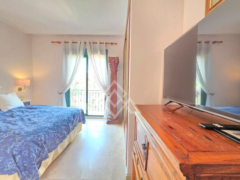 3 soveværelse Penthouse til salg i La Duquesa / Puerto de la Duquesa med garage - € 335.000 (Ref: 9825051)