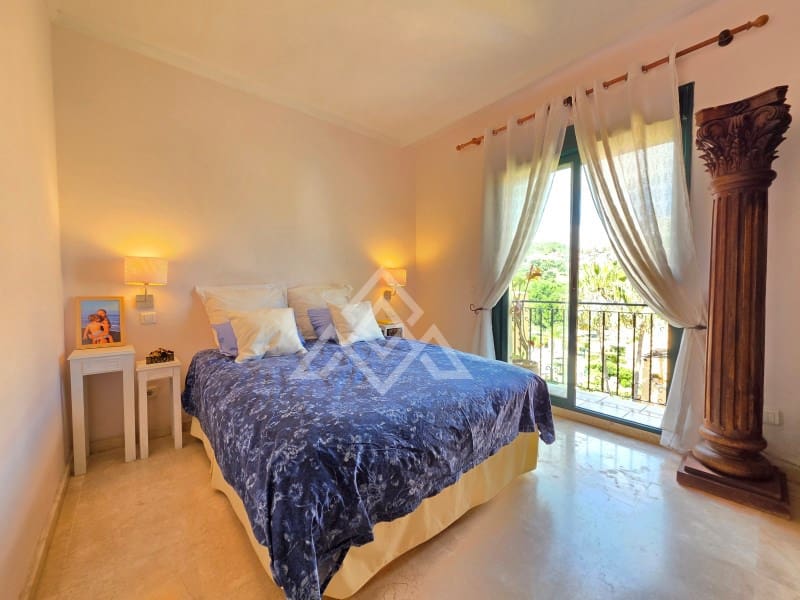 3 soveværelse Penthouse til salg i La Duquesa / Puerto de la Duquesa med garage - € 335.000 (Ref: 9825051)