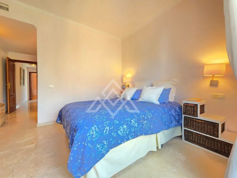 3 soveværelse Penthouse til salg i La Duquesa / Puerto de la Duquesa med garage - € 335.000 (Ref: 9825051)