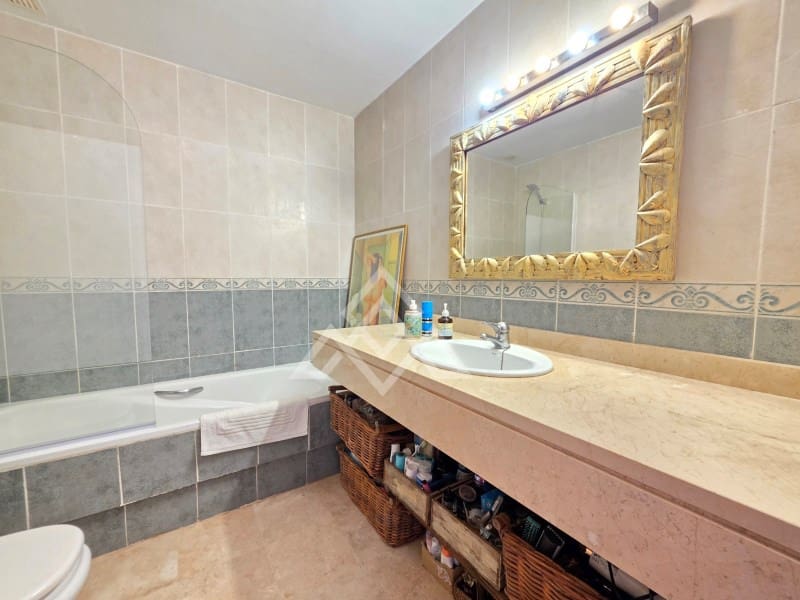 3 soveværelse Penthouse til salg i La Duquesa / Puerto de la Duquesa med garage - € 335.000 (Ref: 9825051)