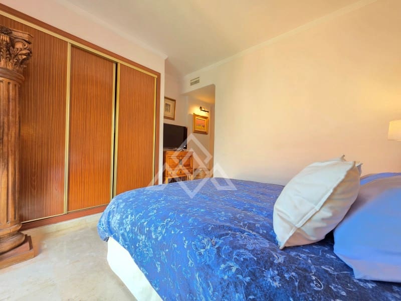3 soveværelse Penthouse til salg i La Duquesa / Puerto de la Duquesa med garage - € 335.000 (Ref: 9825051)
