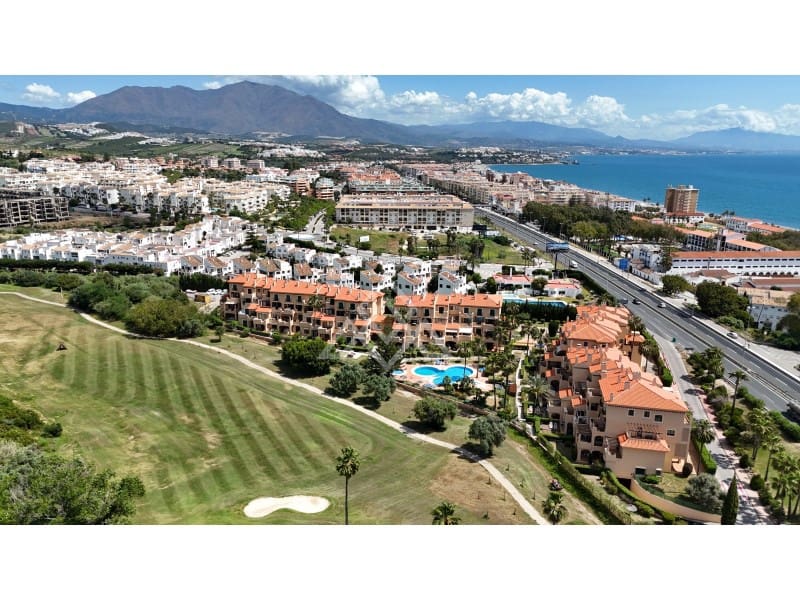 3 soveværelse Penthouse til salg i La Duquesa / Puerto de la Duquesa med garage - € 335.000 (Ref: 9825051)