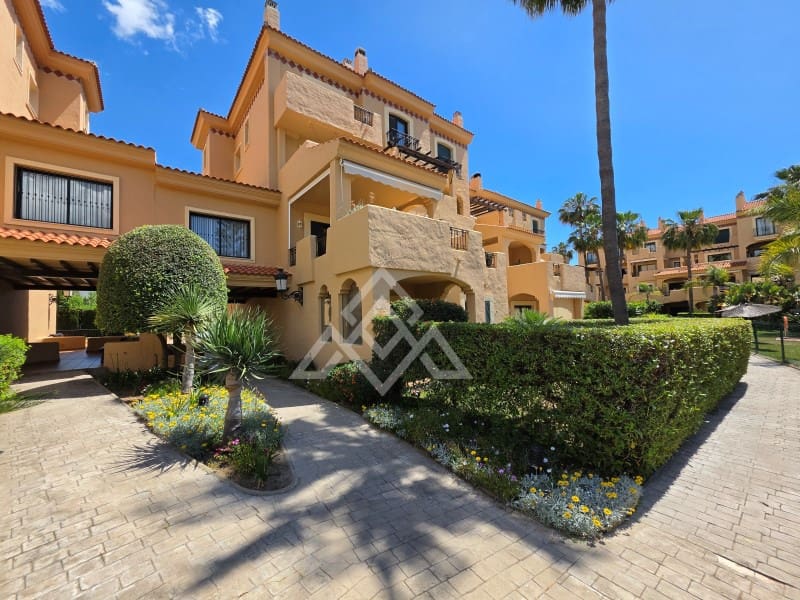 3 soveværelse Penthouse til salg i La Duquesa / Puerto de la Duquesa med garage - € 335.000 (Ref: 9825051)