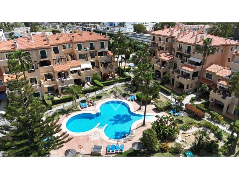 3 soveværelse Penthouse til salg i La Duquesa / Puerto de la Duquesa med garage - € 335.000 (Ref: 9825051)
