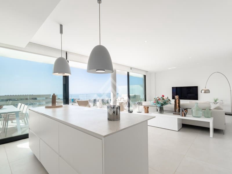 Apartamento de 2 habitaciones en Fuengirola en venta con piscina garaje - 745.000 € (Ref: 9829020)