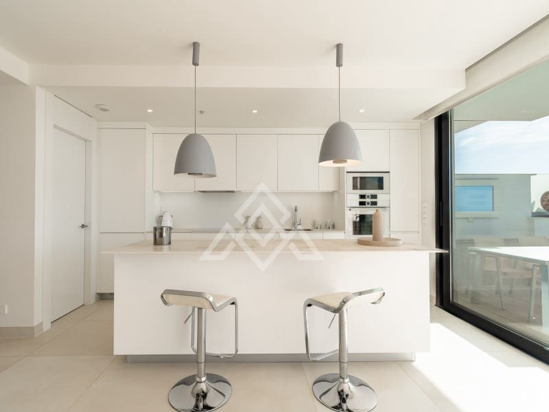 Apartamento de 2 habitaciones en Fuengirola en venta con piscina garaje - 745.000 € (Ref: 9829020)