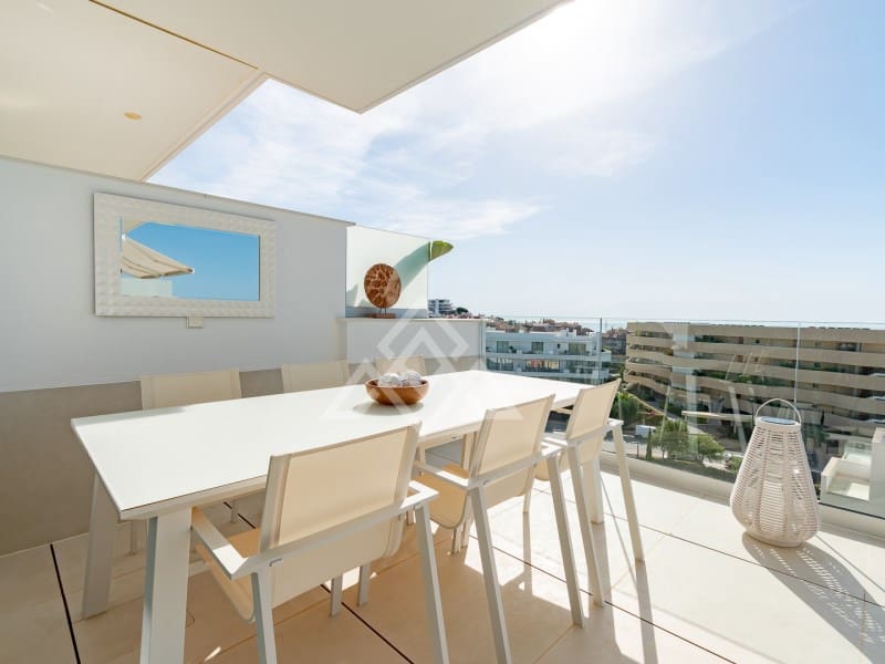 Apartamento de 2 habitaciones en Fuengirola en venta con piscina garaje - 745.000 € (Ref: 9829020)