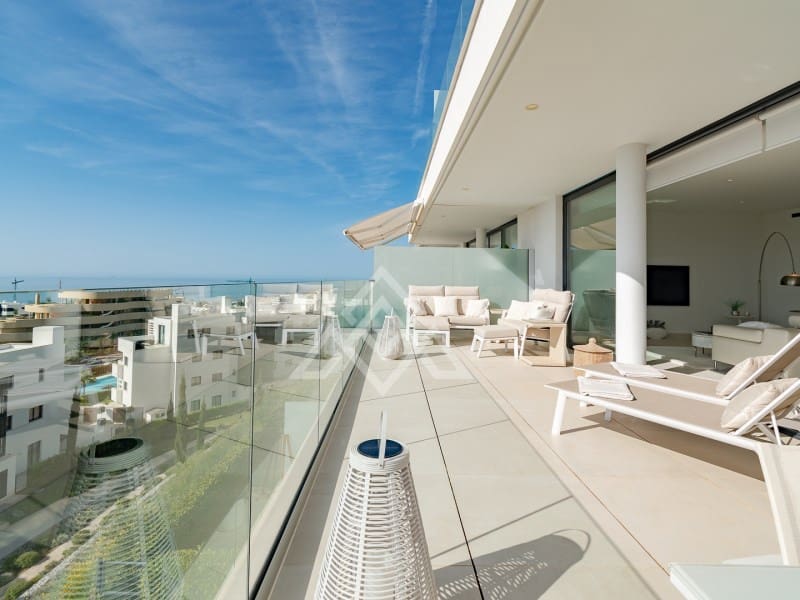 Apartamento de 2 habitaciones en Fuengirola en venta con piscina garaje - 745.000 € (Ref: 9829020)